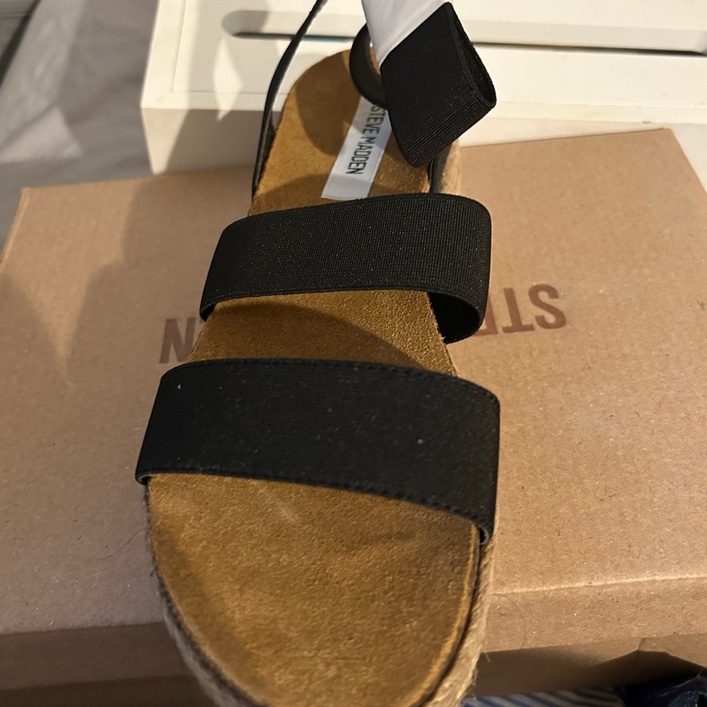 Steve Madden black sandal size 8